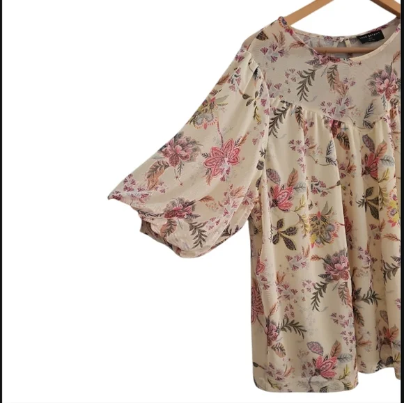 Lane Bryant Buttercup Yellow Floral Blouse Sz 18/20 Flowy Top Romantic Spring - Picture 3 of 14